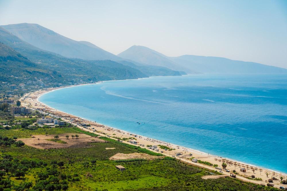 Udhëtim me makinë në Rivierën Shqiptare, eksplorim i plazheve shqiptare me makinë